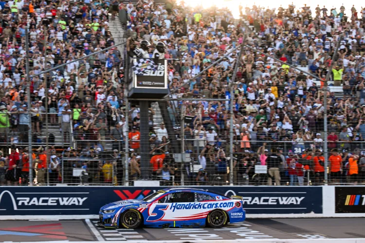 Kyle Larson snaps winless streak